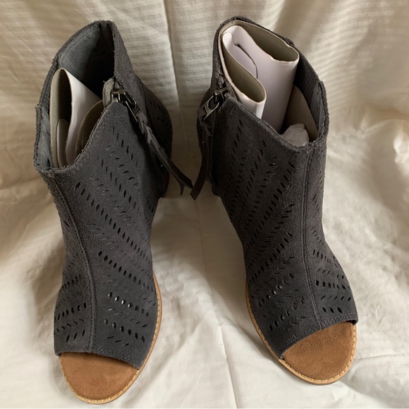 TOMS Majorca Suede Peep Toe Chunky Heel Booties
Forged Iron Grey US 8 - Picture 4 of 12
